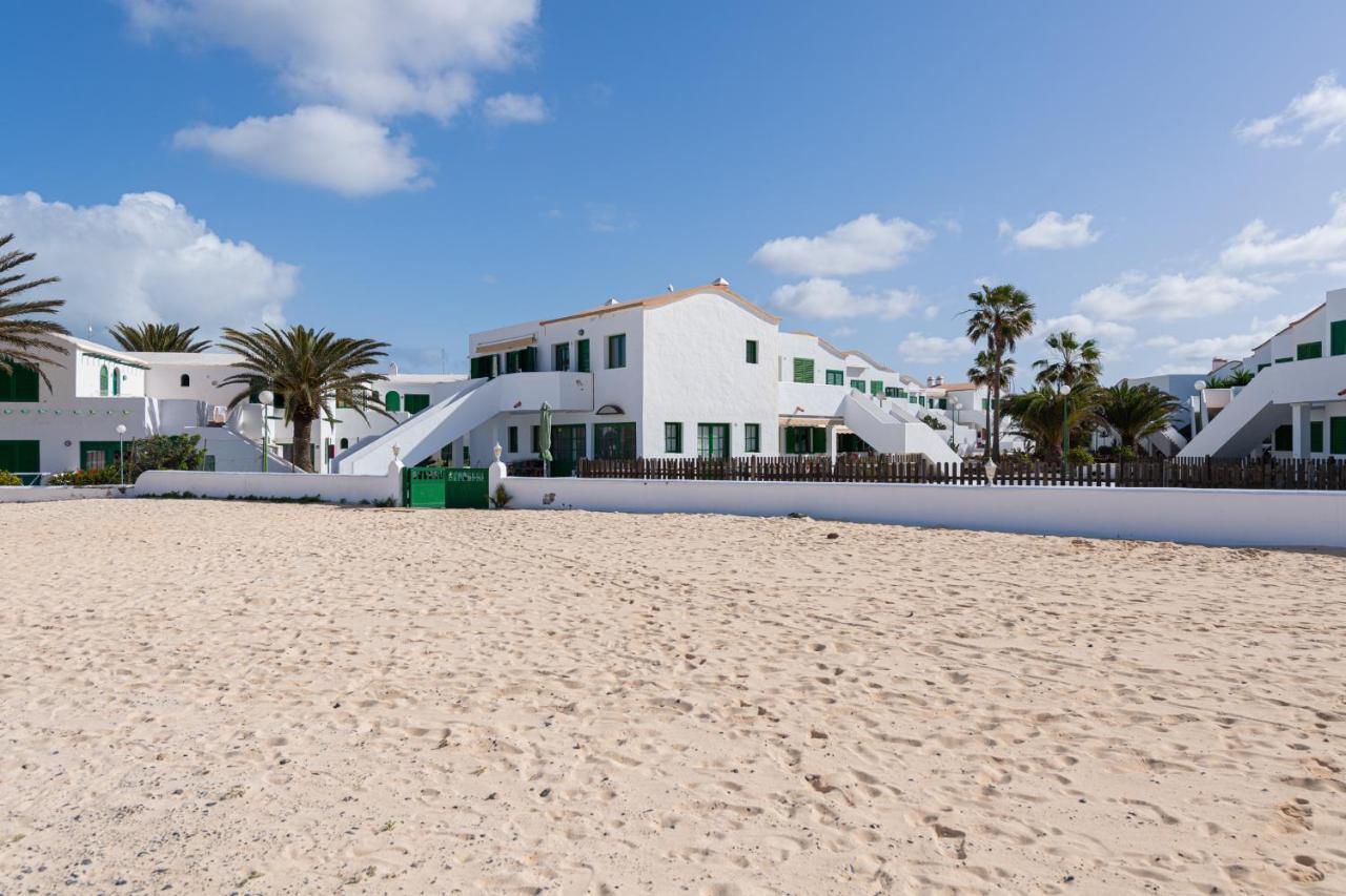 Homeforguest Modern And New Beachfront Apartment La Oliva Zewnętrze zdjęcie